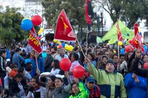 Simpatizantes de PAIS realizan vigilia en Carondelet
