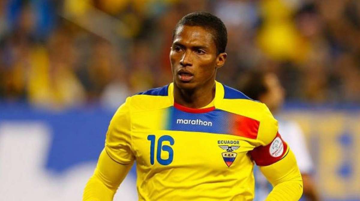 Luis Antonio Valencia, volante de la Tri.