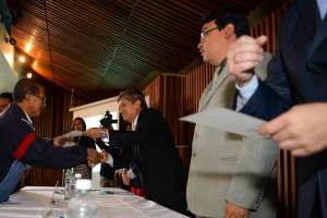 Carlos Marx, ministro del Trabajo, entreg&oacute; los certificados a los beneficiarios de la capacitaci&oacute;n. Foto: Santiago Aguirre / EL TEL&Eacute;GRAFO
