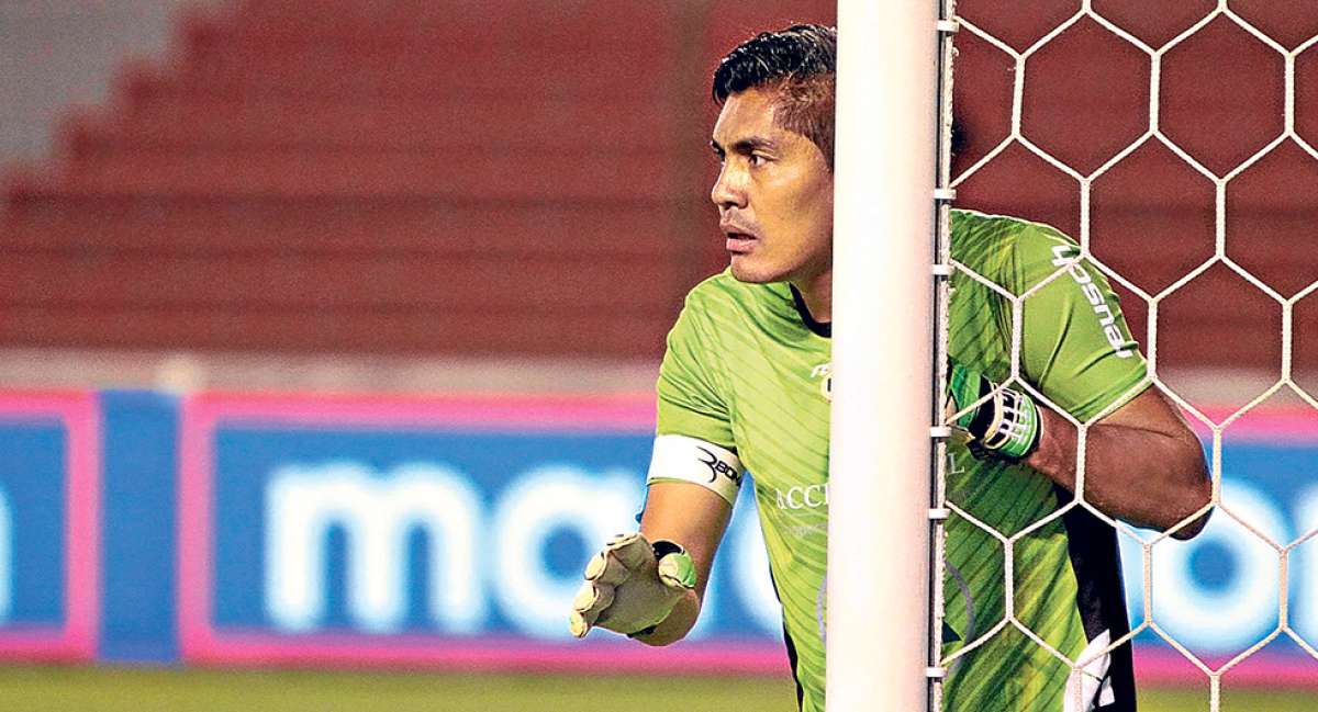 R&oacute;binson S&aacute;nchez, capit&aacute;n del &lsquo;Cicl&oacute;n&rsquo;, durante uno de los partidos en el estadio Casa Blanca de Quito. Foto: Cortes&iacute;a