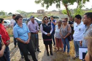 La ministra de Salud, Carina Vance, conversa con autoridades locales de Manab&iacute; para conocer el estado del virus en la provincia. FOTO: Cortes&iacute;a 