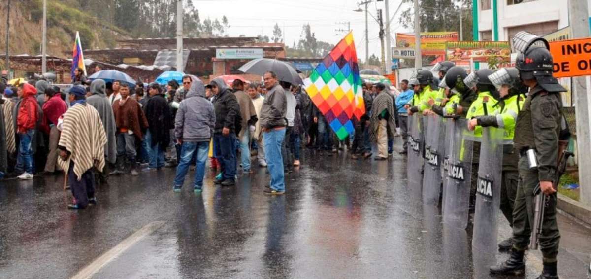 Protesta de campesinos colombianos interrumpi&oacute; flujo vehicular en Rumichaca