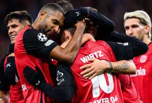Leverkusen se metió en zona de clasificación