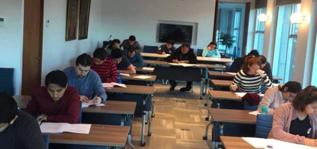 Ecuatorianos en el mundo rinden examen para becas de postgrado