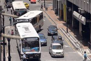 Seg&uacute;n c&aacute;lculos de la Federaci&oacute;n Nacional de Choferes en Guayaquil circulan algo m&aacute;s de 3.000 buses, adem&aacute;s de los articulados que funcionan en las distintas troncales del sistema Metrov&iacute;a. Foto: Pilar Vera/El Tel&eacute;grafo
