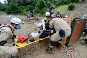 En la Academia de Bomberos, ubicada en la Escuela Superior Polit&eacute;cnica del Litoral, fue dictada la capacitaci&oacute;n para los estudiantes extranjeros. Las simulaciones estuvieron enfocadas en el rescate de v&iacute;ctimas atrapadas en escombros. 