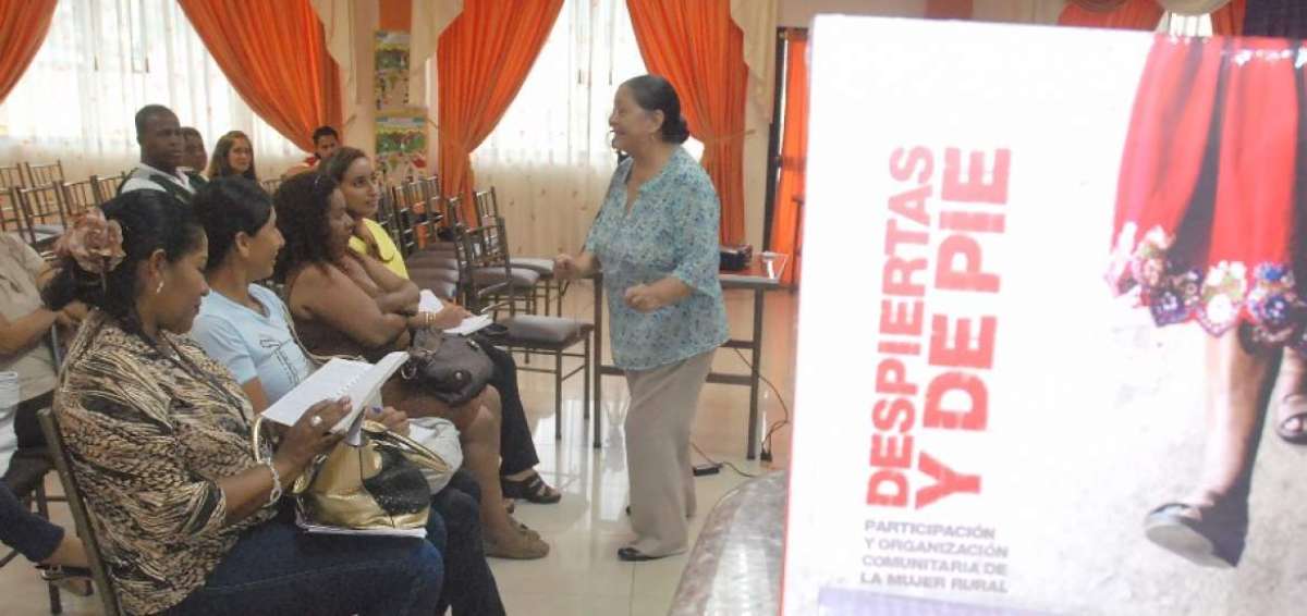Mujeres socializaron proyecto "Una vida libre de violencia"
