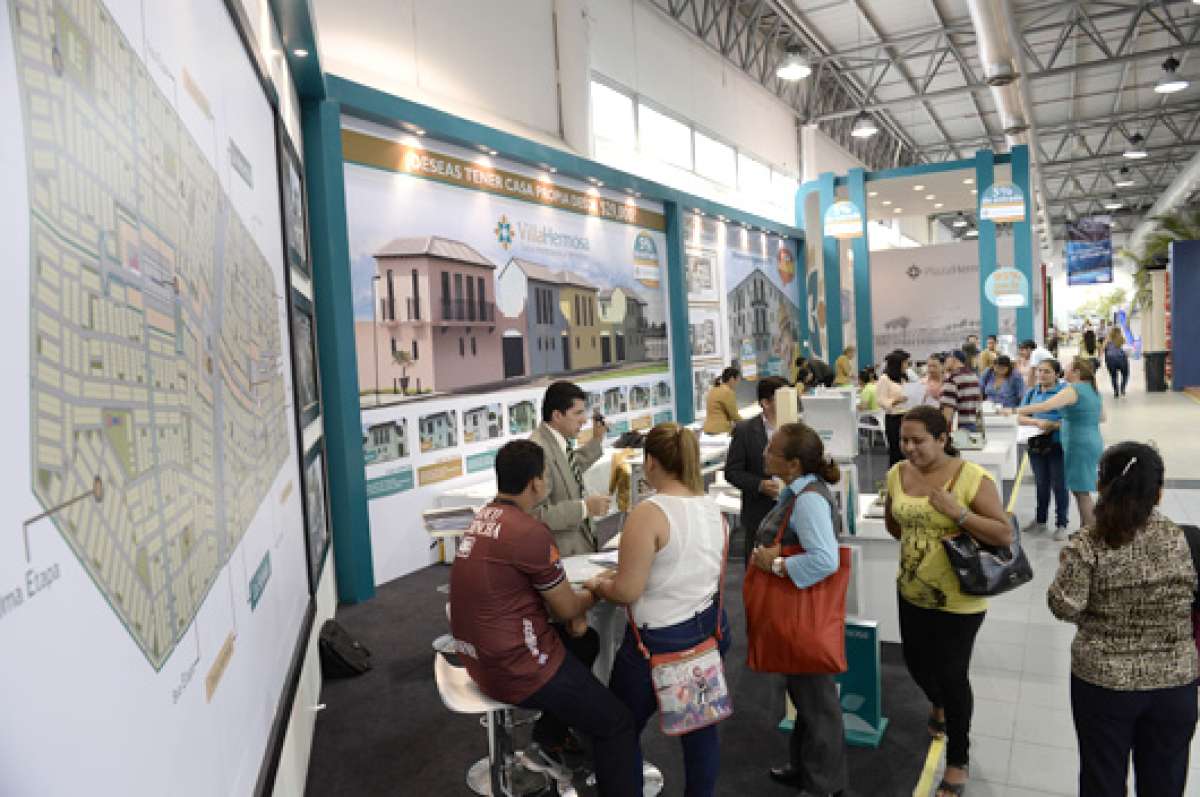 En el Centro de Convenciones de Guayaquil se realiz&oacute; una feria de la vivienda con 60 proyectos urban&iacute;sticos. Foto: Miguel Castro / El Tel&eacute;grafo 
