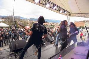 Las bandas de rock y sus seguidores disfrutan los conciertos que se realizan en diferentes sectores de Cuenca. Foto: Fernando Machado/El Tel&eacute;grafo