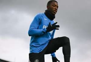 Moisés Caicedo tendrá una dura prueba ante el FC Barcelona