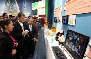 El Mandatario recorri&oacute; el Parque Tecnol&oacute;gico Zhong Guancun en Beijing. Fotos: Presidencia  