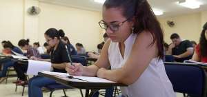 La Universidad Laica Vicente Rocafuerte, de Guayaquil, fue una de las 9 sedes. All&iacute; 2.660 egresados de odontolog&iacute;a y medicina realizaron el test.
