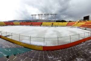 El estadio del Aucas se cubrió de un manto blanco, tras las lluvias en la capital ecuatoriana. 