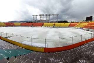El estadio del Aucas se cubrió de un manto blanco, tras las lluvias en la capital ecuatoriana. 