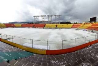 El estadio del Aucas se cubrió de un manto blanco, tras las lluvias en la capital ecuatoriana. 