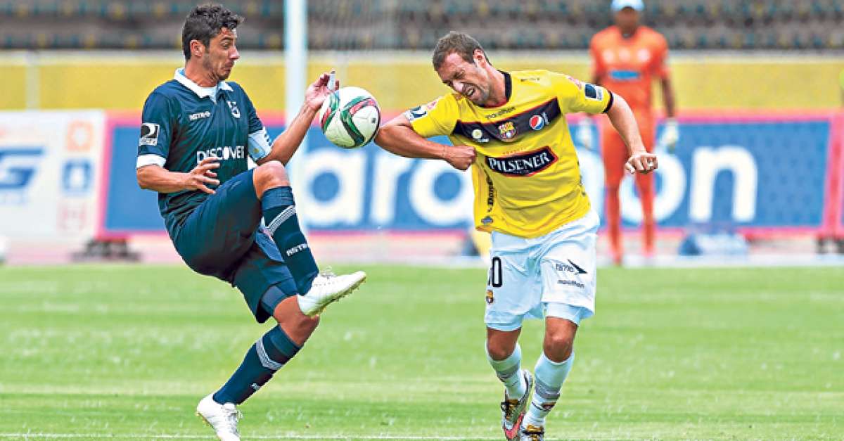 El volante Brahian Alem&aacute;n (i) y Washington Vera anotaron para Barcelona. Foto: Miguel Jim&eacute;nez