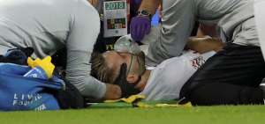 Shaw fue retirado del campo con collar&iacute;n y respiraci&oacute;n asistida