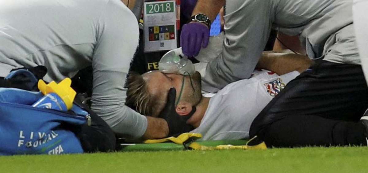 Shaw fue retirado del campo con collar&iacute;n y respiraci&oacute;n asistida