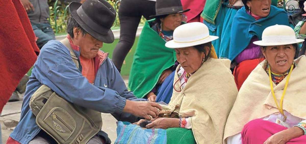 Quisapincha es una de las parroquias m&aacute;s antiguas del cant&oacute;n Ambato. Sus habitantes conservan sus costumbres y la cr&iacute;a de animales para vivir, al igual que la siembra de las tierras del p&aacute;ramo.