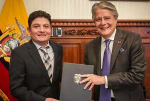 El presidente de la República, Guillermo Lasso, lo posesionó en una ceremonia oficial en el palacio de Carondelet.