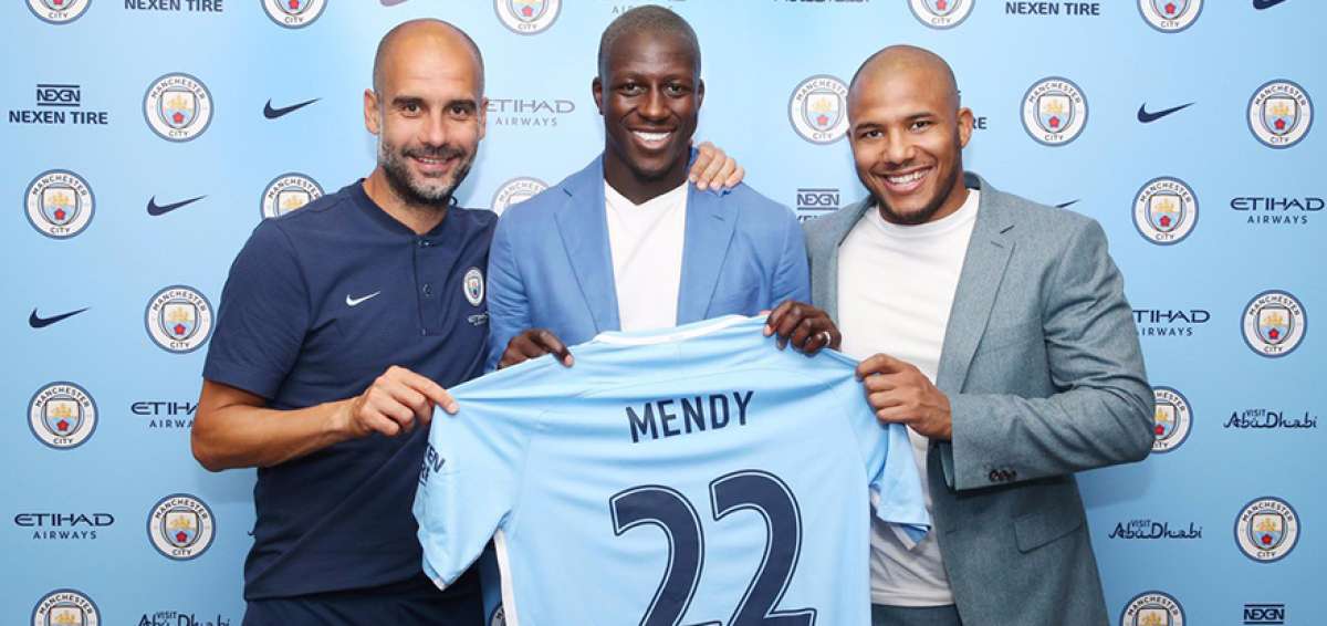El lateral franc&eacute;s Benjamin Mendy (centro) tiene 23 a&ntilde;os y llega al equipo para apuntalar la defensa. 