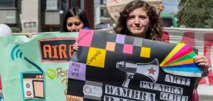 Representantes de Wambra Radio, un proyecto comunicacional online, presentaron su propuesta para obtener una frecuencia comunitaria.
