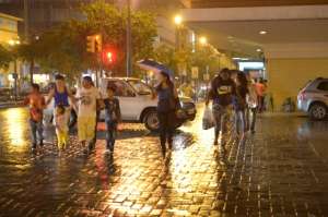 Lluvia en Guayaquil caus&oacute; congestionamiento vehicular