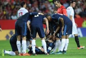 El defensor del Real Madrid recay&oacute; de su lesi&oacute;n en el hombro en el partido ante el Sevilla. Foto: AFP