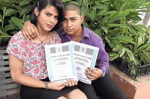 Ang&eacute;lica y Luis consideran que es un paso importante su uni&oacute;n en el registro civil, ahora tienen planeado comprar un veh&iacute;culo y ponerlo a nombre de los dos. Foto: Alfredo Piedrahita/El Tel&eacute;grafo