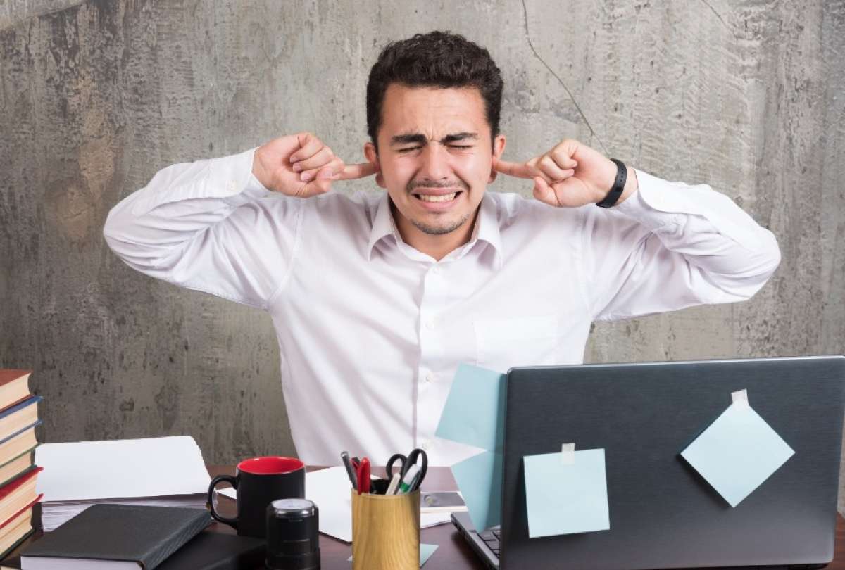 Especialistas alertan sobre el &ldquo;ruido invisible&rdquo; en oficinas. 