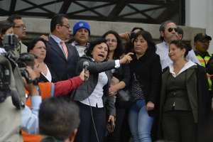 Mery Zamora celebr&oacute; con sus simpatizantes la resoluci&oacute;n del Tribunal que la declar&oacute; inocente. Foto: Miguel Jim&eacute;nez/El Tel&eacute;grafo