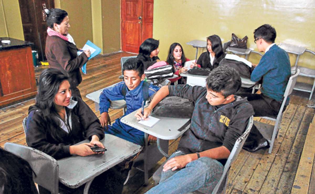 El acercamiento a las obras de grandes escritores y a la cr&iacute;tica literaria y cinematogr&aacute;fica forma parte de las clases extraescolares de periodismo. Foto: Archivo/El Tel&eacute;grafo