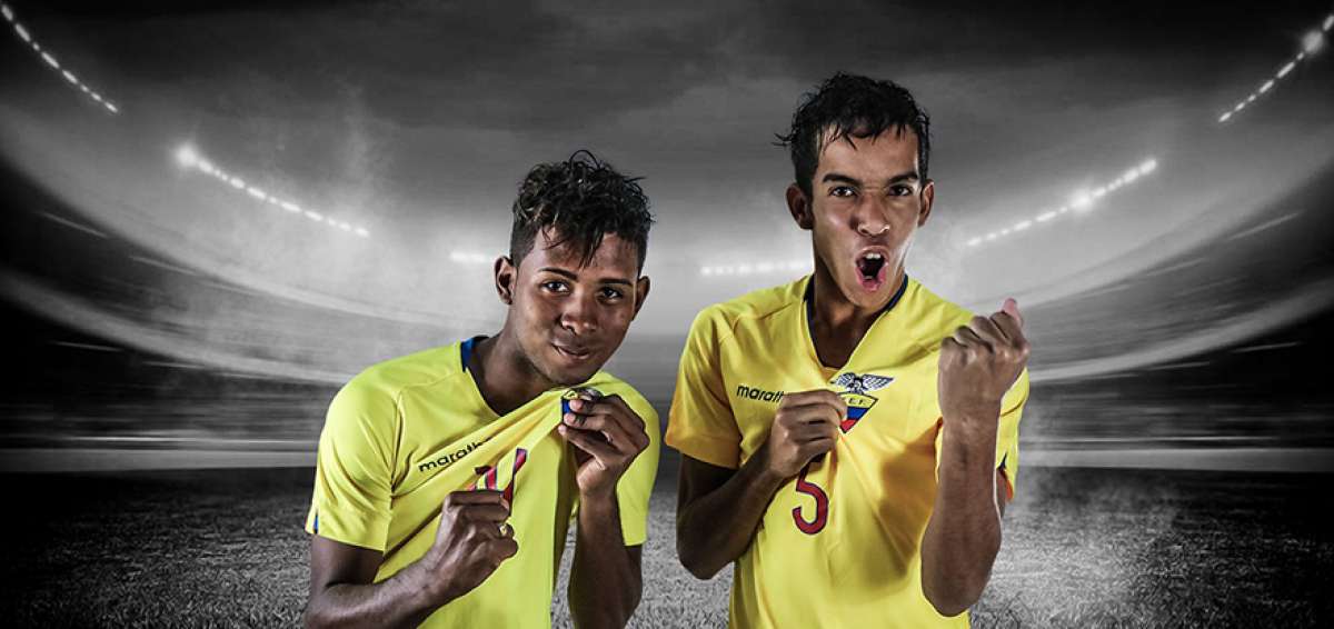 El goleador de la selecci&oacute;n sub-17, Johan Mina (d), junto a Silvano Estacio, ambos jugadores de Emelec. 