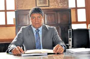 River Fabi&aacute;n Donoso Noro&ntilde;a, maestro ecuatoriano. Licenciatura y doctorado en Ciencias de la Educaci&oacute;n. Docente en esta instituci&oacute;n ambate&ntilde;a. Foto: Roberto Ch&aacute;vez |  El Tel&eacute;grafo