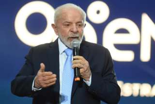 El presidente de Brasil, Luiz Inácio Lula da Silva, se recupera de la cirugía para retirarle un hematoma intracraneal. 