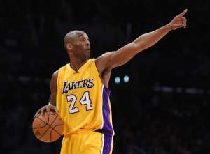 Kobe Bryant deber&aacute; esperar el dictamen m&eacute;dico para conocer cuanto tiempo se demorar&aacute; en regresar a las canchas. Foto: AFP/Archivo