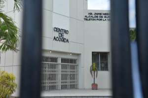 Las puertas de Crecer, que se encuentra en un edificio de la Avenida de las Am&eacute;ricas, ayer estuvieron cerradas. Foto: William Orellana / El Tel&eacute;grafo
