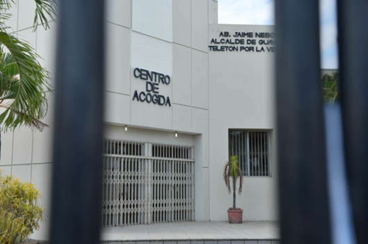 Las puertas de Crecer, que se encuentra en un edificio de la Avenida de las Am&eacute;ricas, ayer estuvieron cerradas. Foto: William Orellana / El Tel&eacute;grafo