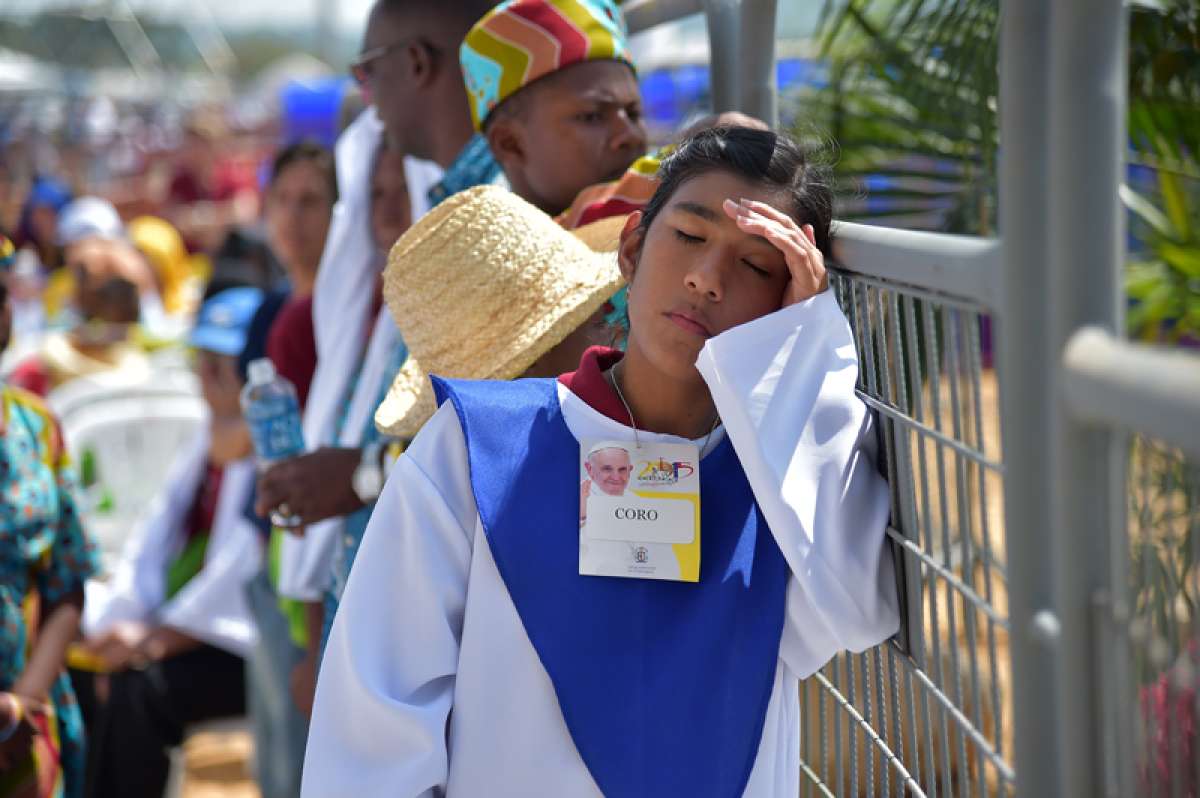 Intenso calor se vivi&oacute; en Guayaquil en misa campal 