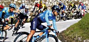 El ciclista ecuatoriano Richard Carapaz durante una etapa de la carrera Tirreno-Adri&aacute;tico, que se disputa en Italia, dos meses antes del Giro de Italia. 