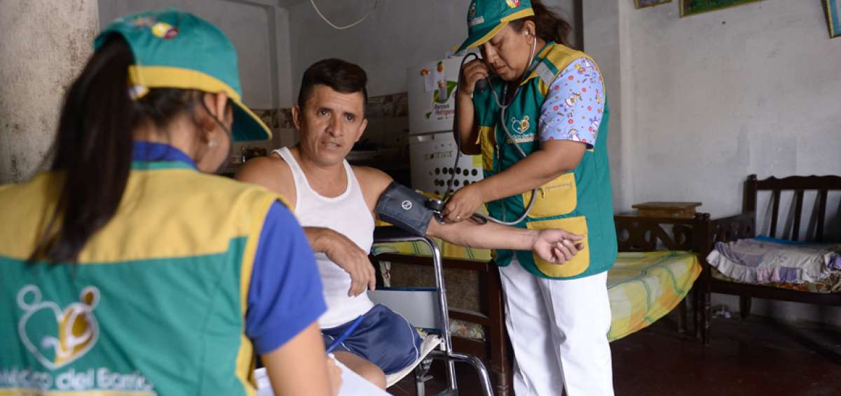 Amado Aveiga perdi&oacute; su pierna izquierna en un accidente de tr&aacute;nsito. Desde junio recibe la atenci&oacute;n de las profesionales de salud. Chequean su presi&oacute;n y su glucosa para descartar diabetes. 