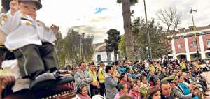 La fe a la imagen del Rey de Reyes reuni&oacute; a 15 mil devotos en las calles de Riobamba