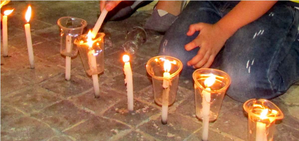 Las velas unieron a los colombianos en diferentes ciudades