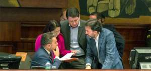 La sesi&oacute;n en el pleno se inici&oacute; a las 10:00 y luego de un receso continu&oacute; hasta las 17:00