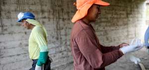 Mantenses participan en cruzada de limpieza