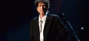Bob Dylan no ir&aacute; a recoger su Nobel porque tiene "otros compromisos"