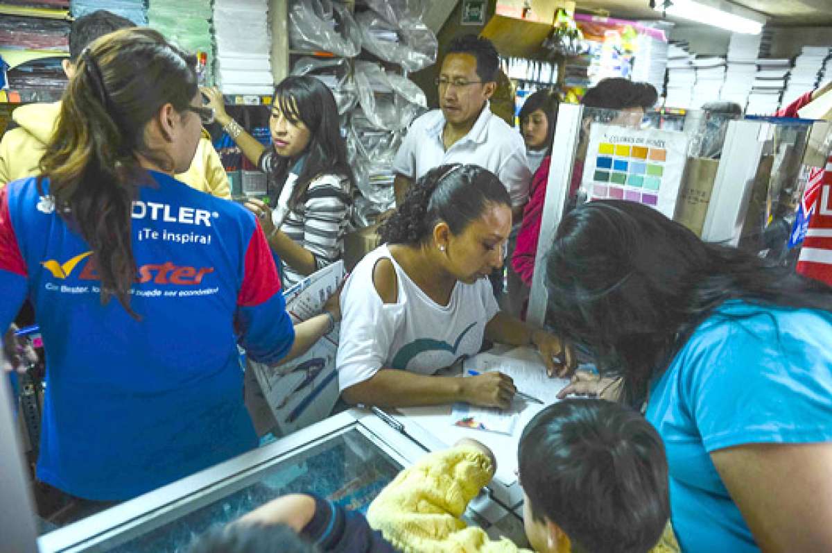 Los valores de los &uacute;tiles escolares var&iacute;an seg&uacute;n su calidad. Los cuadernos peque&ntilde;os de 100 hojas se comercializan desde $ 0,50. Foto: Andr&eacute;s Darquea / El Tel&eacute;grafo
