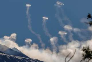 Los anillos de humo que expulsó el Etna se pudieron ver desde Catania.