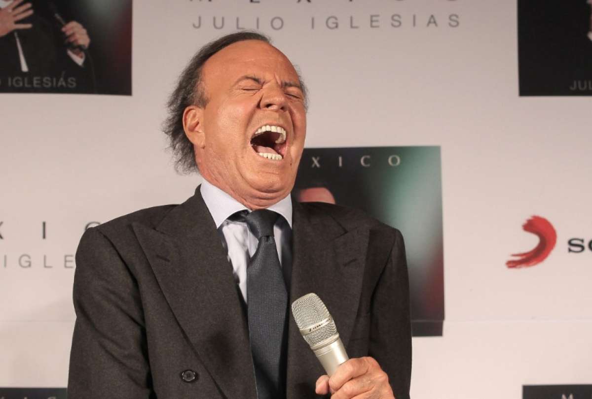 El cantante Julio Iglesias inici&oacute; acciones legales contra un medio digital por publicaciones relacionadas con acusaciones archivadas por la Fiscal&iacute;a.