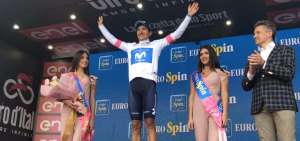 Carapaz se coloca su octava maglia blanca en el Giro de Italia